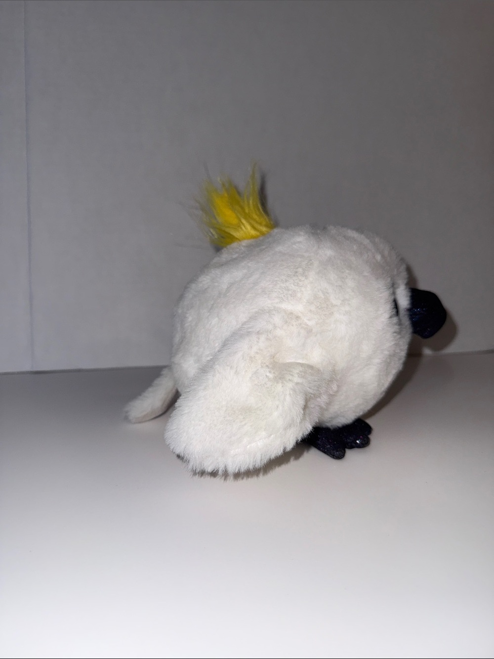 Zuru Pets Alive White Cackatoo Plush Bird Toy with Blue Eyes and Yellow Crest - Picture 3 of 9